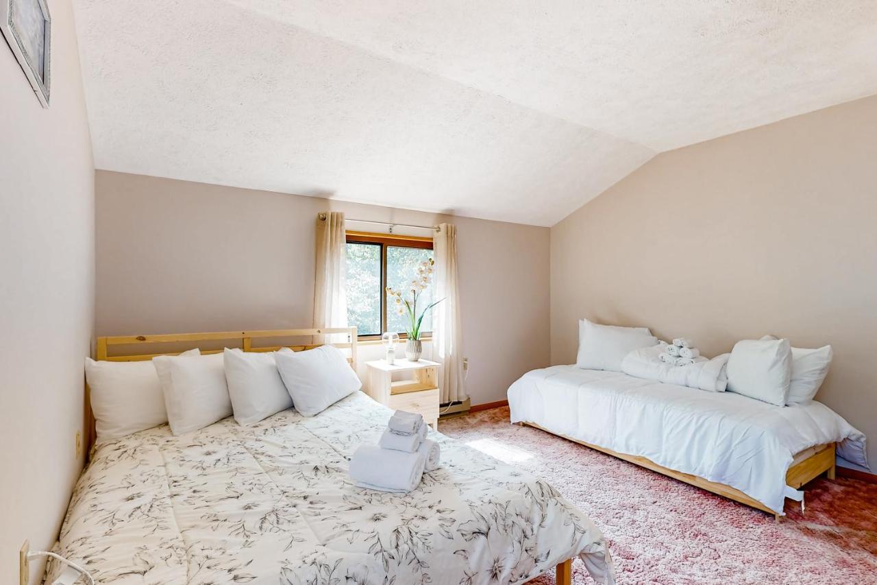 Вилла House In The Woods Albrightsville Экстерьер фото